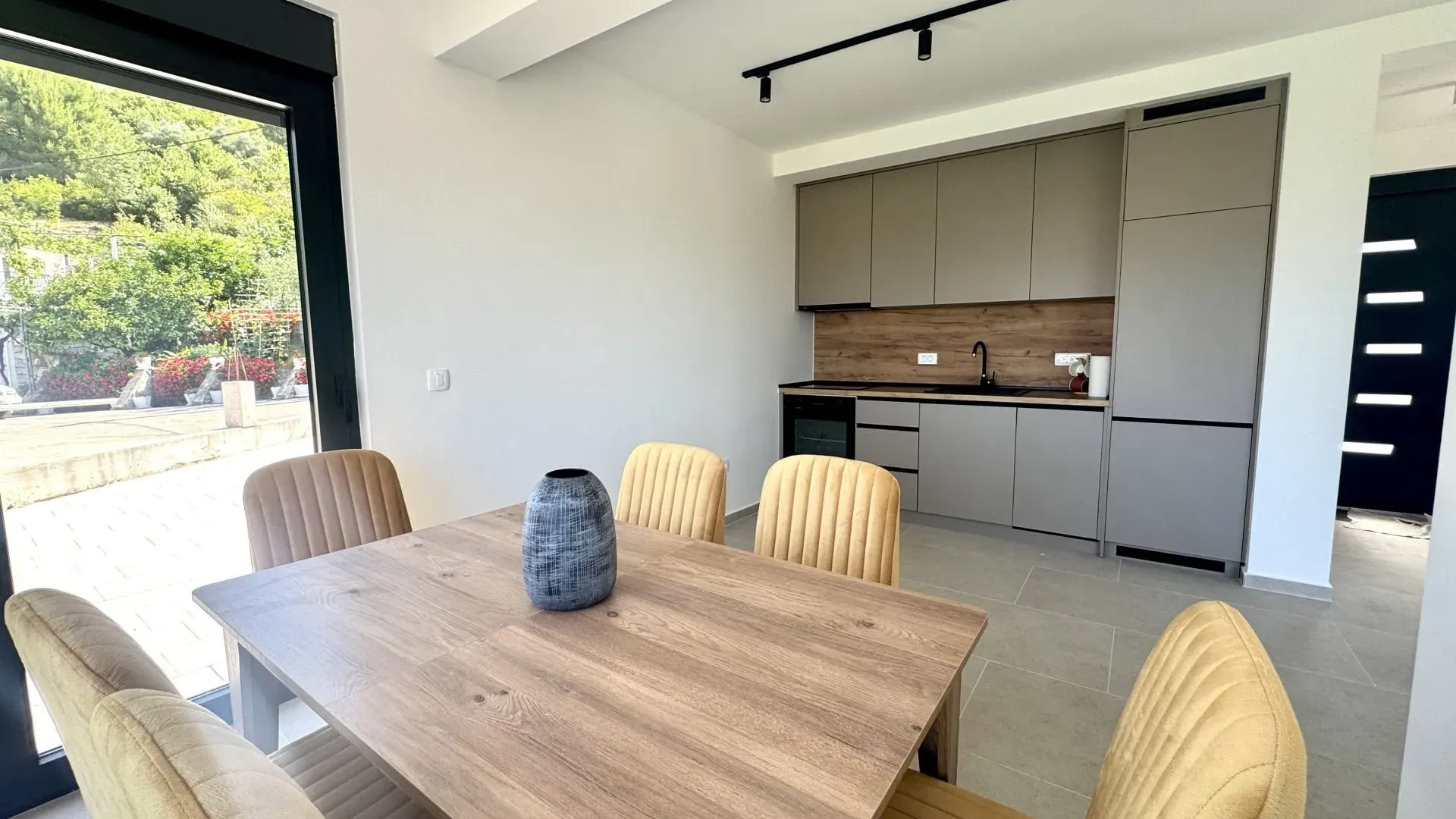 Rent, two bedroom apartment, 86m², Kava, Tivat