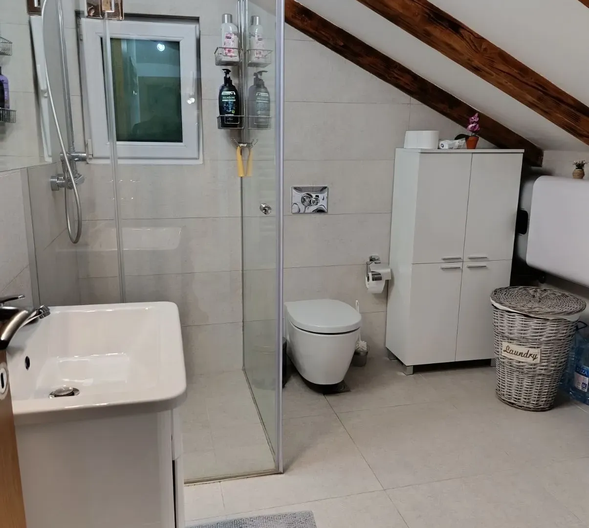 Rent, two bedroom apartment, 88m², Kalimanj, Tivat