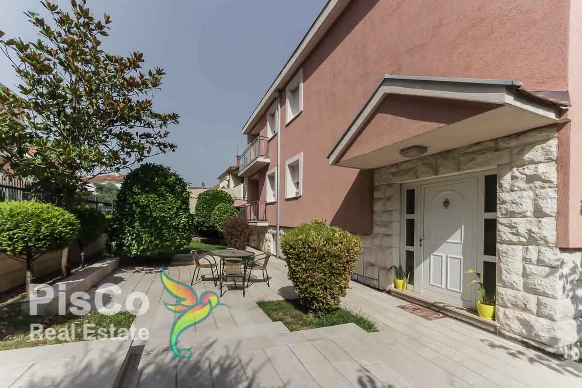 Prodaja, kuća, 325m², Gorica C, Podgorica