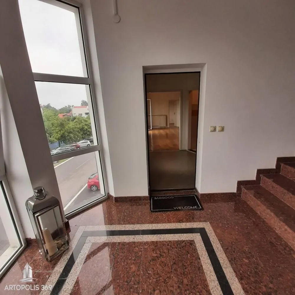 Izdavanje, trosoban stan, 70m², Savski Venac, Beograd
