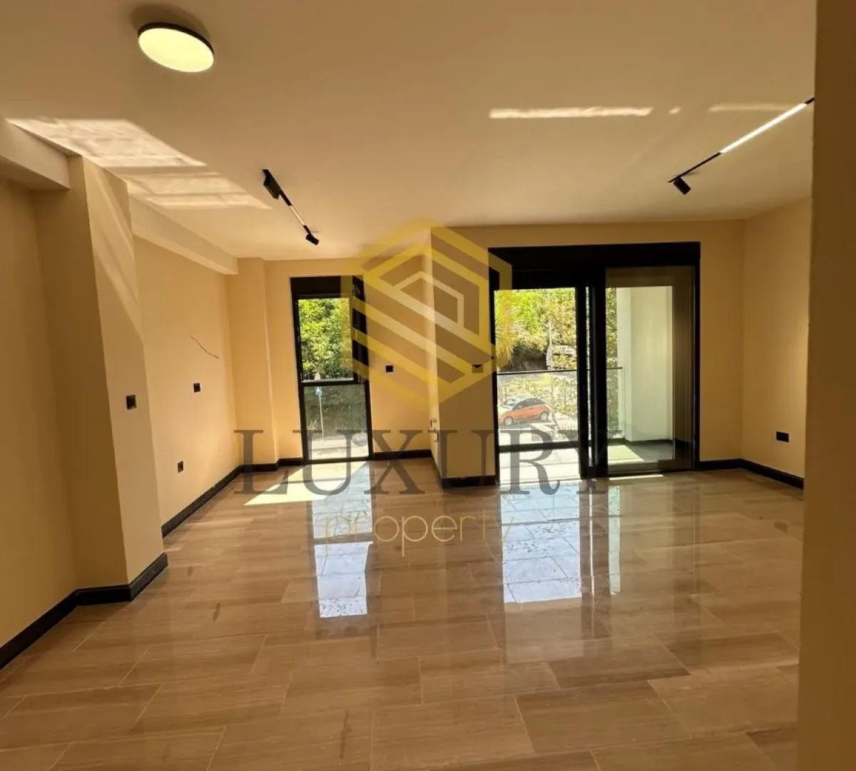 Izdavanje, trosoban stan, 111m², Zagorič, Podgorica