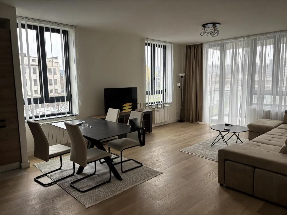 Izdavanje, trosoban stan, 89m², Savski Venac, Beograd