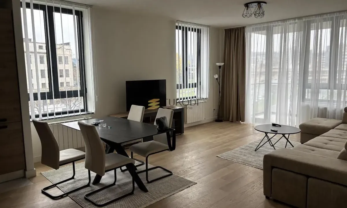 Izdavanje, trosoban stan, 89m², Savski Venac, Beograd