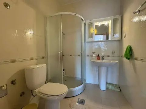 Prodaja, četvorosoban stan, 176m², Petrovac, Budva - image 2