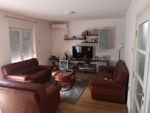 Izdavanje, stan, 350m², Vranići, Podgorica