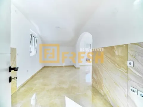 Izdavanje, kuća, 400m², Stari Aerodrom, Podgorica - image 15