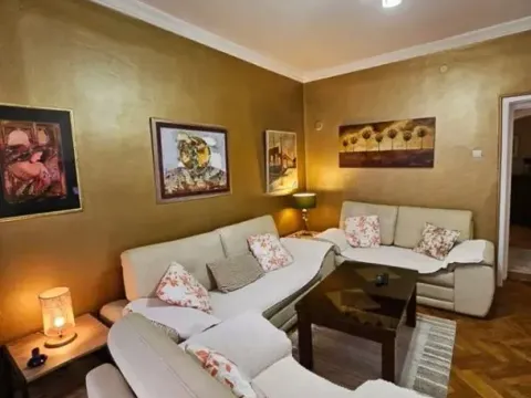 Izdavanje, dvosoban stan, 65m², Centar, Podgorica - image 1