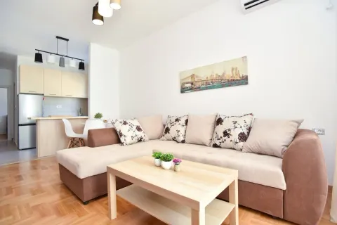 Rent, one bedroom apartment, 42m², Budva, Crna Gora - image 12