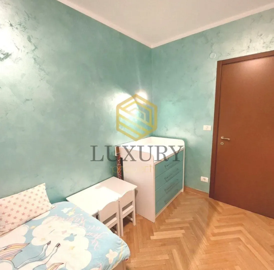 Izdavanje, dvosoban stan, 88m², City Kvart, Podgorica