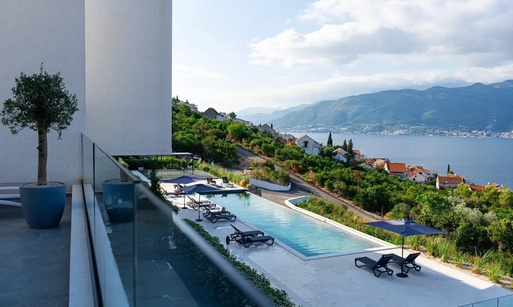 Rent, one bedroom apartment, 144m², Krašići, Tivat