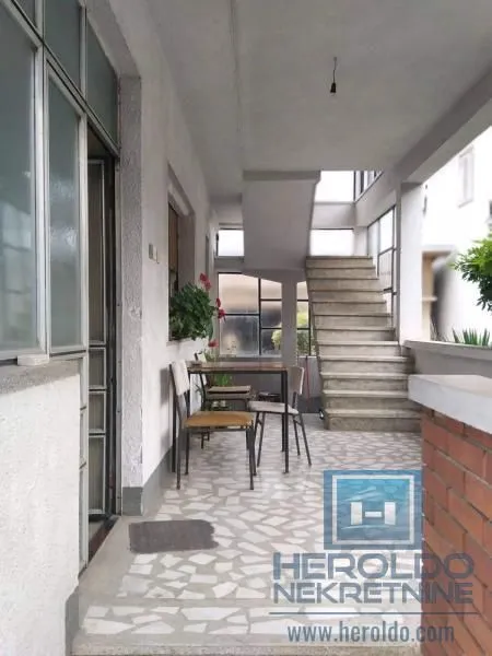 Prodaja, kuća, 330m², Pivara, Kragujevac