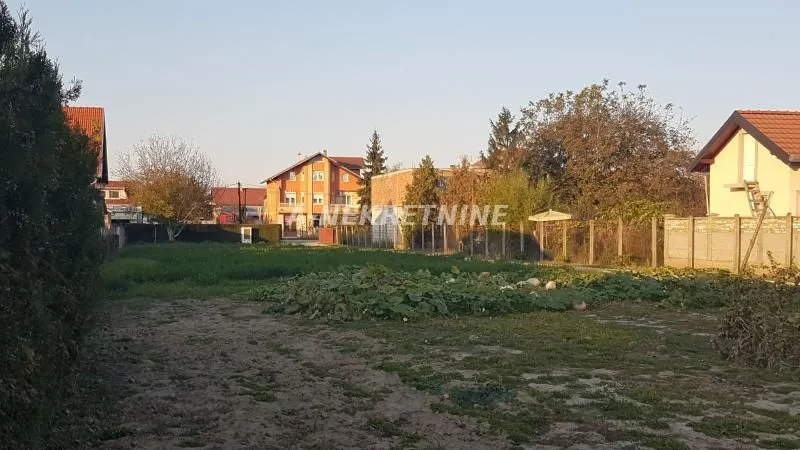Izdavanje, plac, 2000m², Veternik, Novi Sad Sve Podlokacije