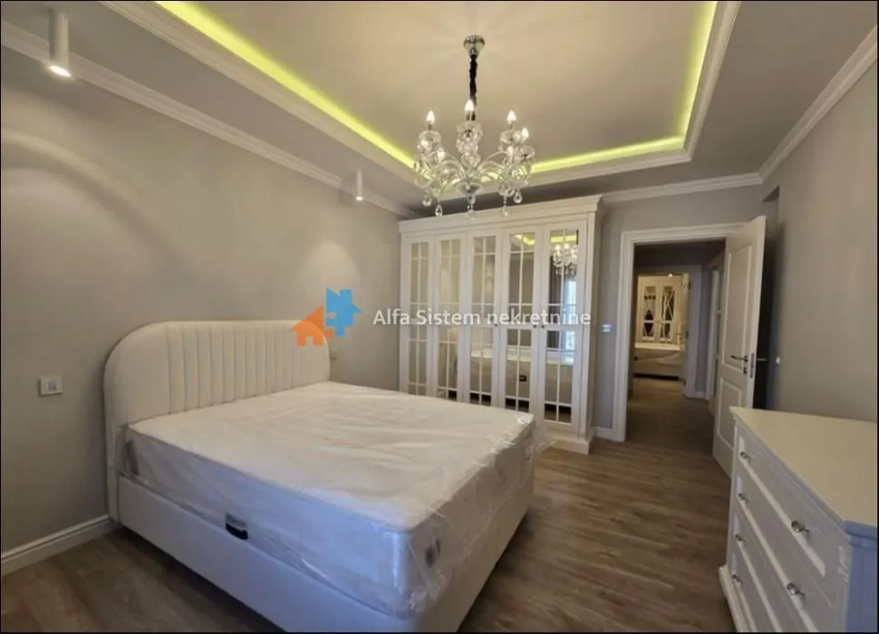 Izdavanje, stan, 215m², Savski Venac, Beograd