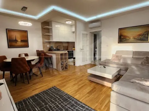 Rent, three bedroom apartment, 80m², Tivat, Crna Gora - image 6