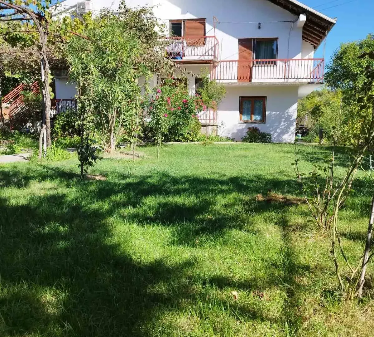 Izdavanje, kuća, 130m², Tološi, Podgorica