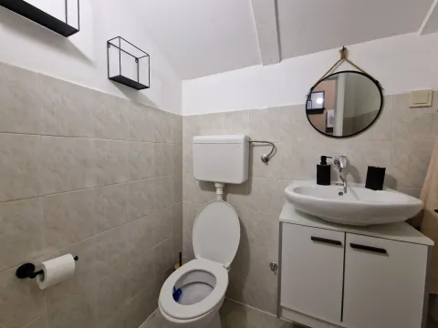 Izdavanje, trosoban stan, 105m², Tivat, Crna Gora - image 22