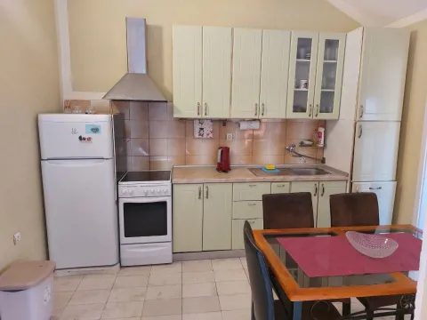 Rent, three bedroom apartment, 90m², Budva, Crna Gora - image 4