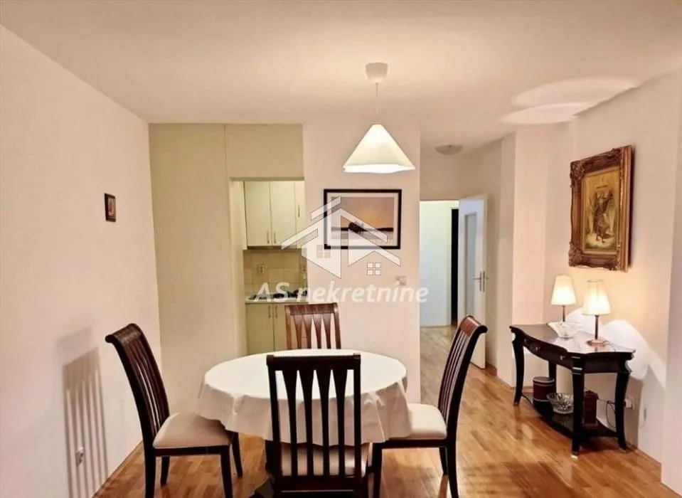 Izdavanje, četvorosoban stan, 105m², Crveni Krst, Beograd