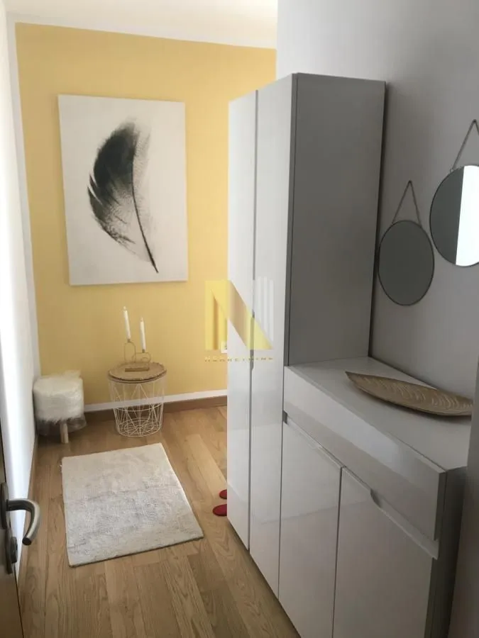 Izdavanje, dvosoban stan, 62m², Novi Sad, Srbija