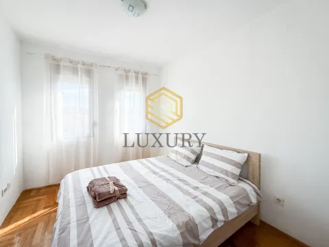 Bright bedroom with a double bed and windows. - image 4
