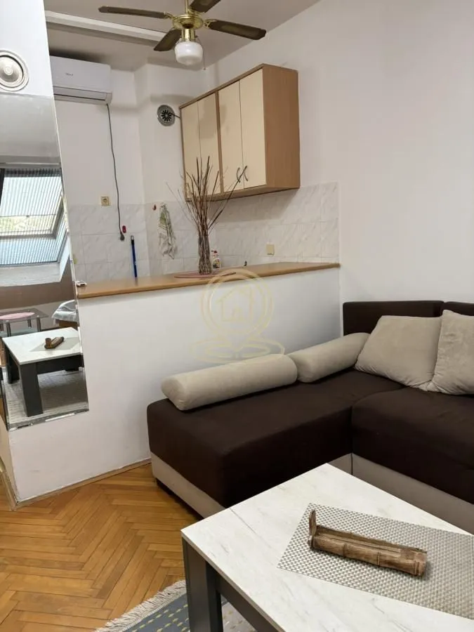 Izdavanje, garsonjera, 26m², Centar, Novi Sad