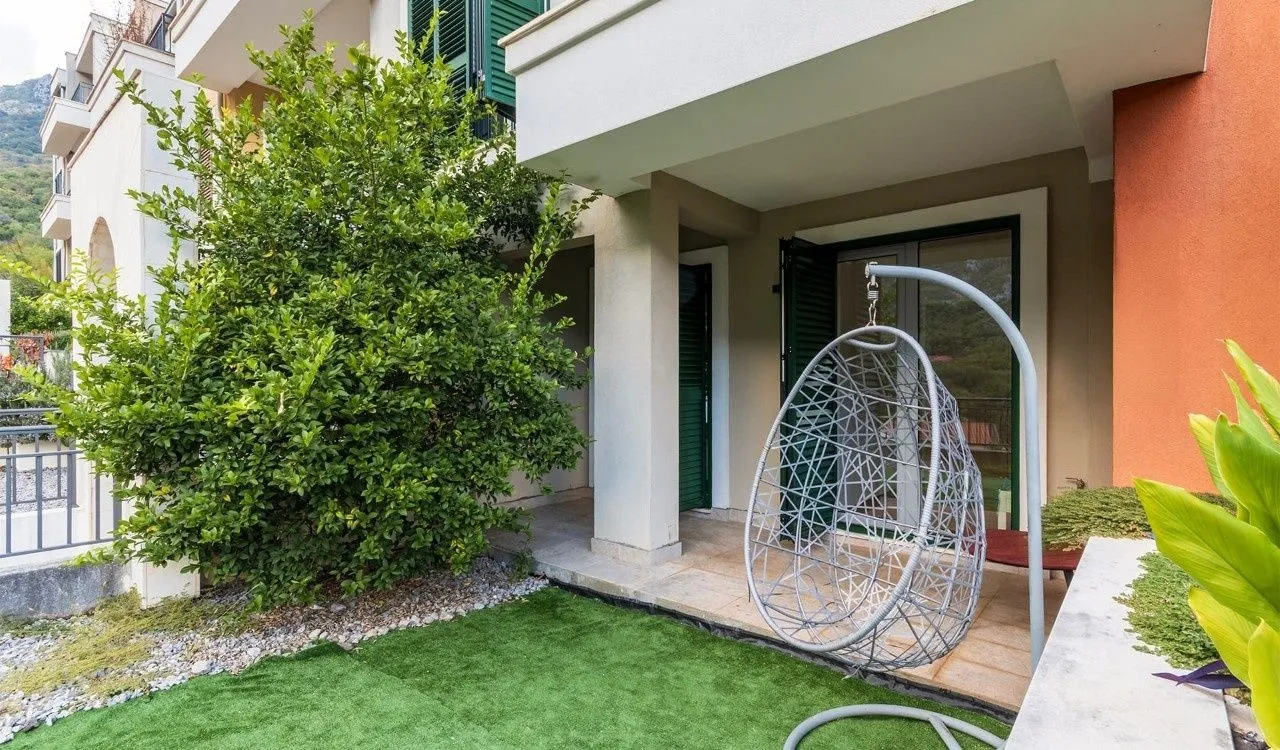 Sale, three bedroom apartment, 97m², Morinj, Kotor