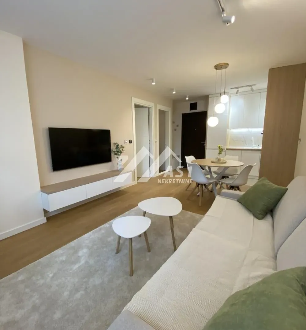 Izdavanje, dvosoban stan, 40m², Sajam, Novi Sad Sve Podlokacije