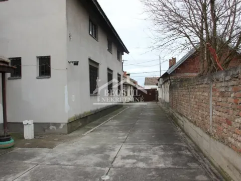 Sale, house, 680m², Dobanovci, Surčin - image 2