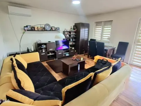 Kuća in Zemun Sve Podlokacije