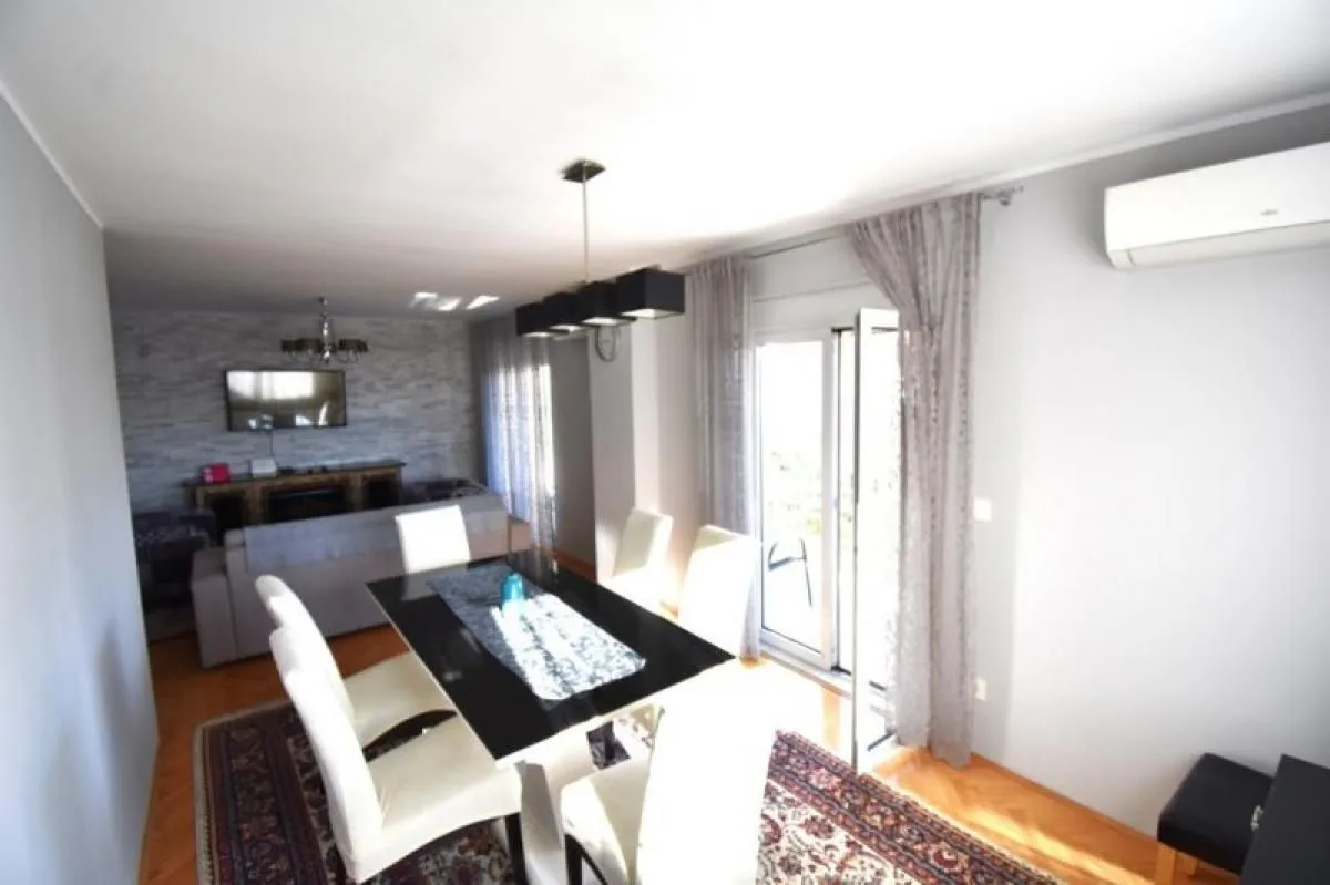 Rent, two bedroom apartment, 80m², Centar, Tivat