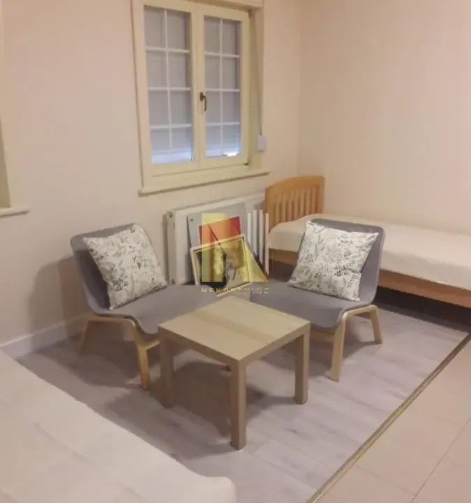 Izdavanje, jednosoban stan, 35m², Stari grad, Novi Sad