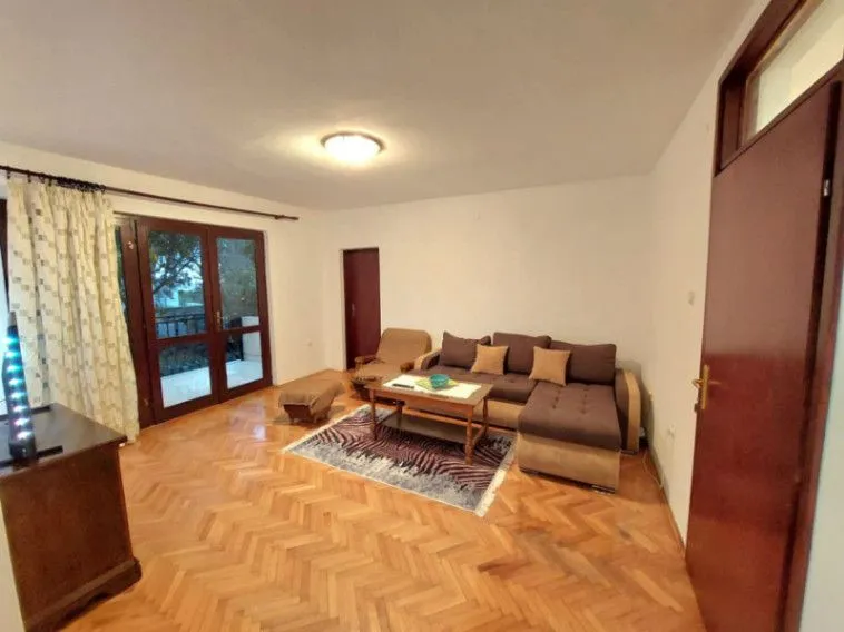 Izdavanje, dvosoban stan, 91m², Šušanj, Bar