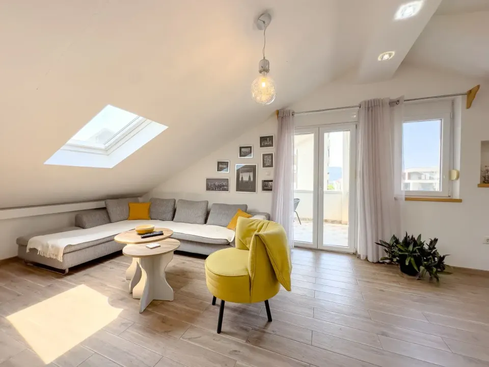 Rent, two bedroom apartment, 85m², Tivat, Crna Gora