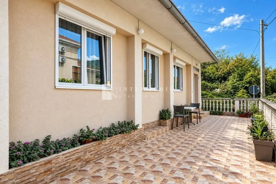 Prodaja, kuća, 210m², Zelenika, Herceg Novi