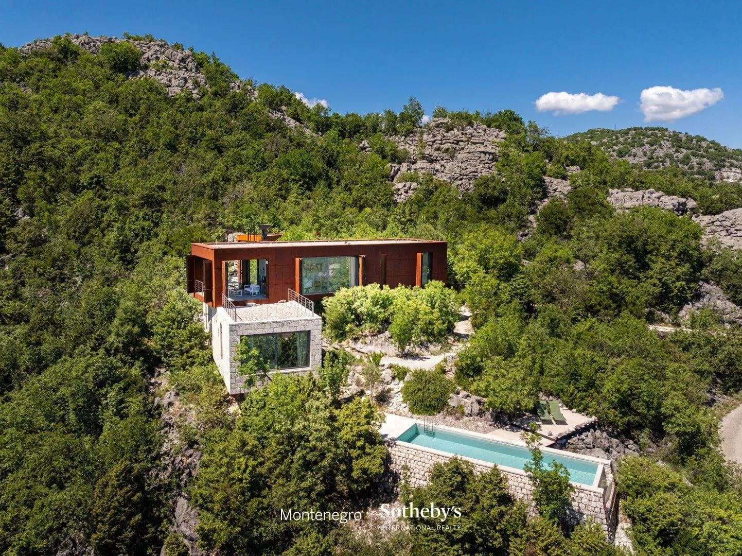 Prodaja, kuća, 250m², Đinovići, Cetinje
