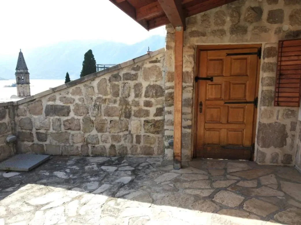 Prodaja, dvosoban stan, 87m², Perast, Kotor