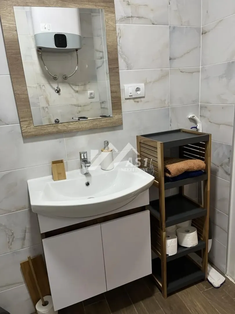Izdavanje, jednosoban stan, 50m², Banatić, Novi Sad Sve Podlokacije