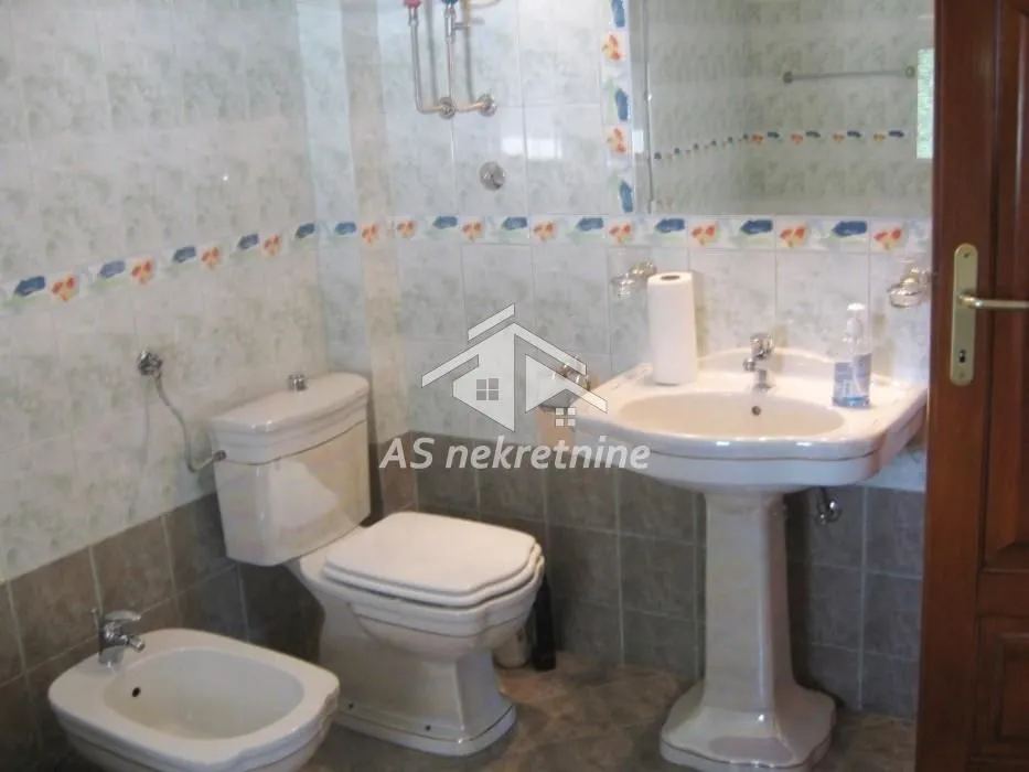 Izdavanje, stan, 200m², Savski Venac, Beograd