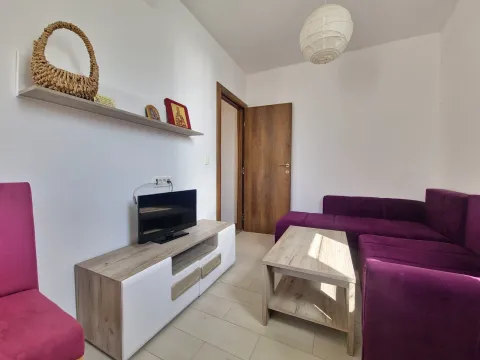 Rent, one bedroom apartment, 42m², Budva, Crna Gora - image 1