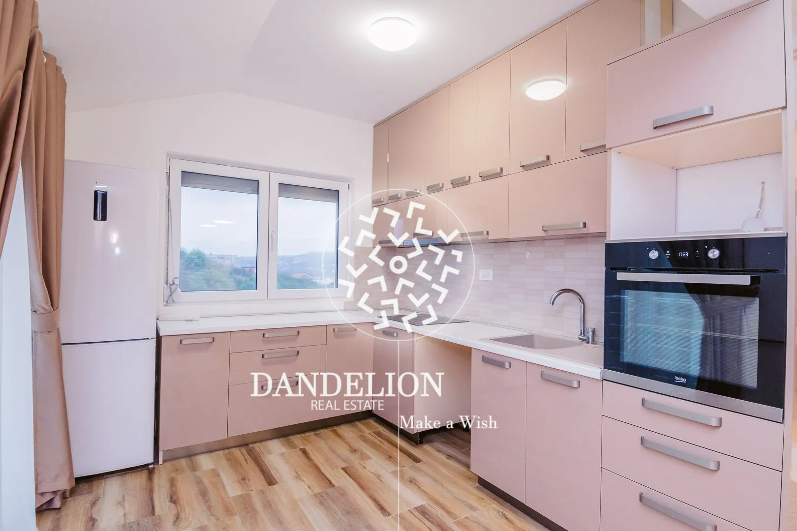 Izdavanje, trosoban stan, 125m², Vranići, Podgorica