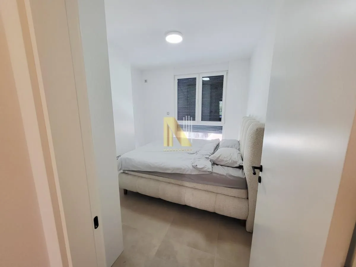 Izdavanje, trosoban stan, 73m², Centar, Novi Sad