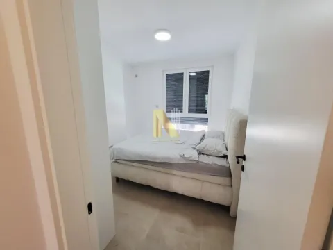 Izdavanje, trosoban stan, 73m², Centar, Novi Sad - image 14
