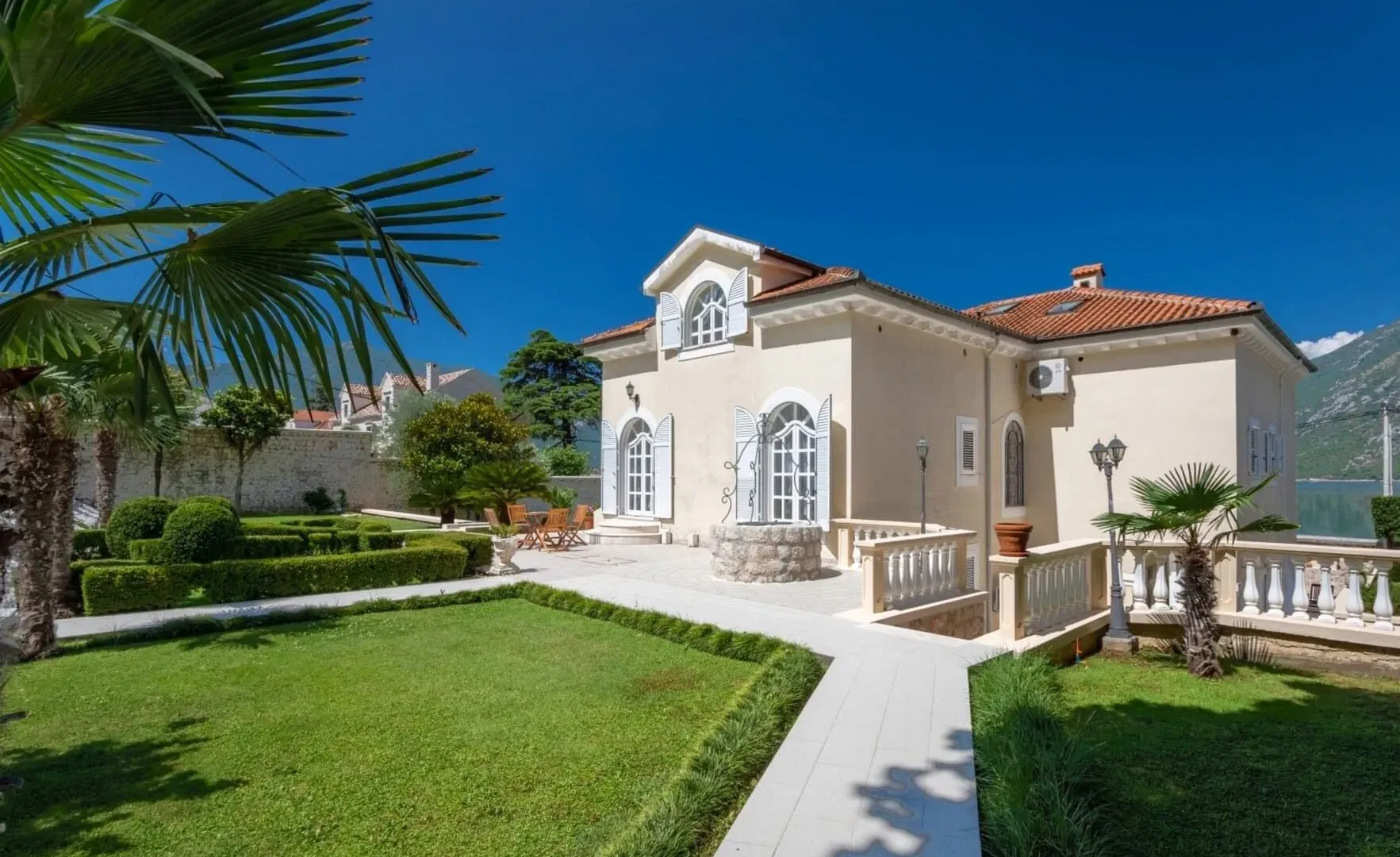 Sale, house, 409m², Ljuta, Kotor