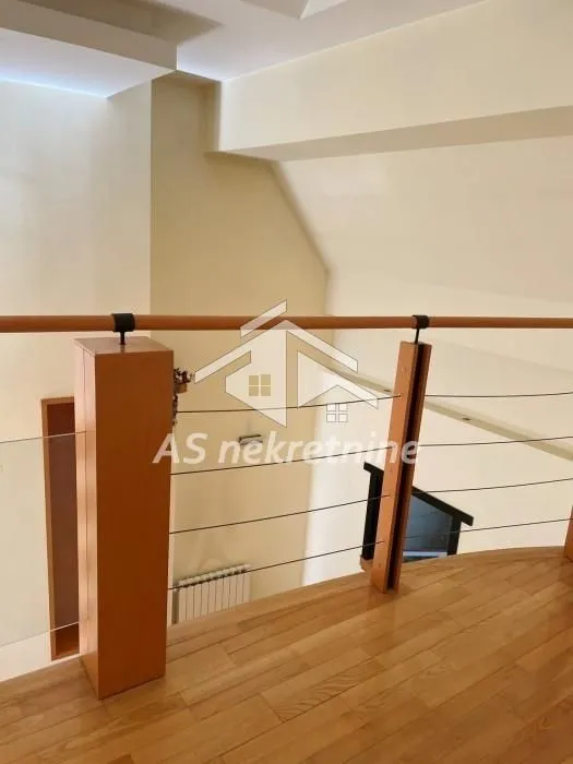 Izdavanje, stan, 207m², Kalenić Pijaca, Vračar Sve Podlokacije