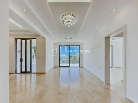 Prodaja, kuća, 365m², Centar, Bar - image 11