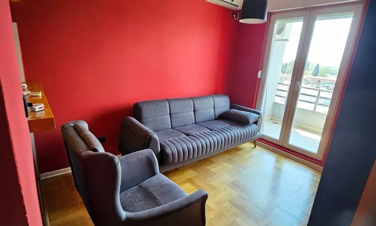 Izdavanje, jednosoban stan, 35m², Stari Aerodrom, Podgorica
