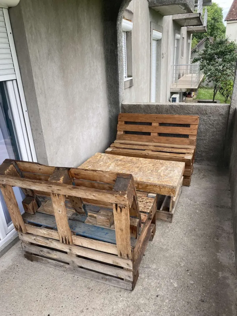 Balcony with pallet furniture.