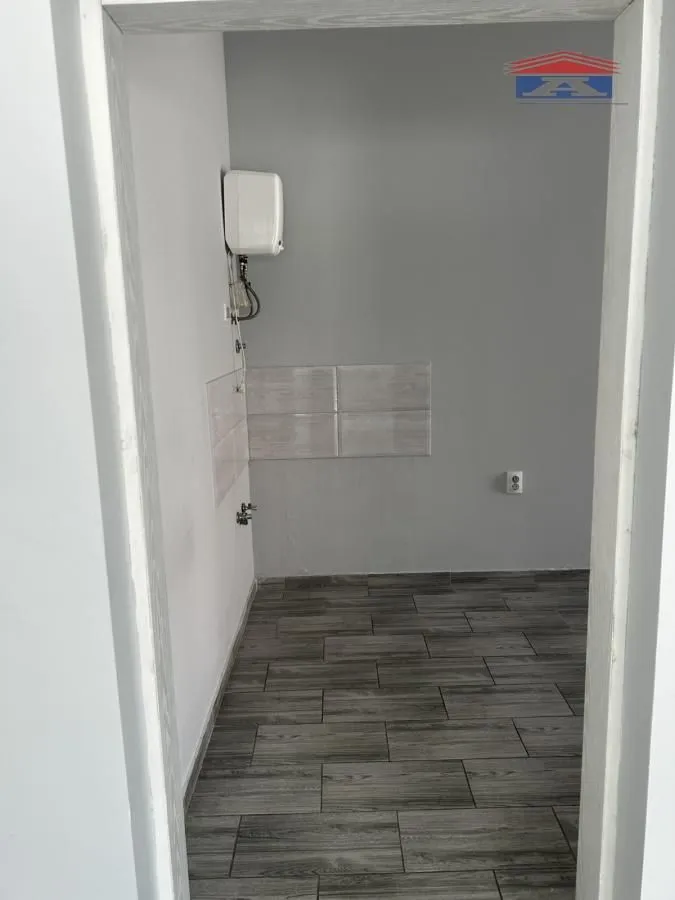 Rent, office space, 56m², Čortanovci, Inđija