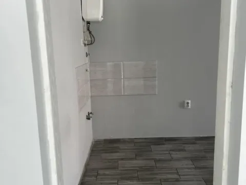 Izdavanje, poslovni prostor, 56m², Čortanovci, Inđija - image 5