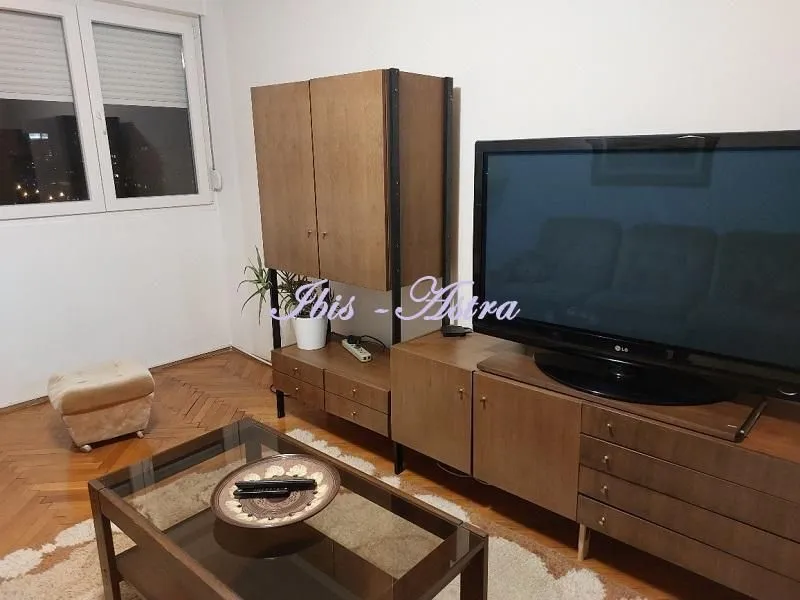 Izdavanje, trosoban stan, 68m², Novi Beograd Blok 1 Fontana, Novi Beograd Sve Podlokacije